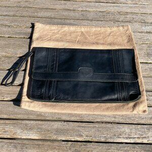 💯 Vintage Saks Fifth Avenue Leather Clutch